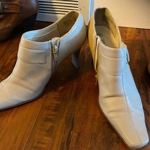 Cream ankle boots with small heel